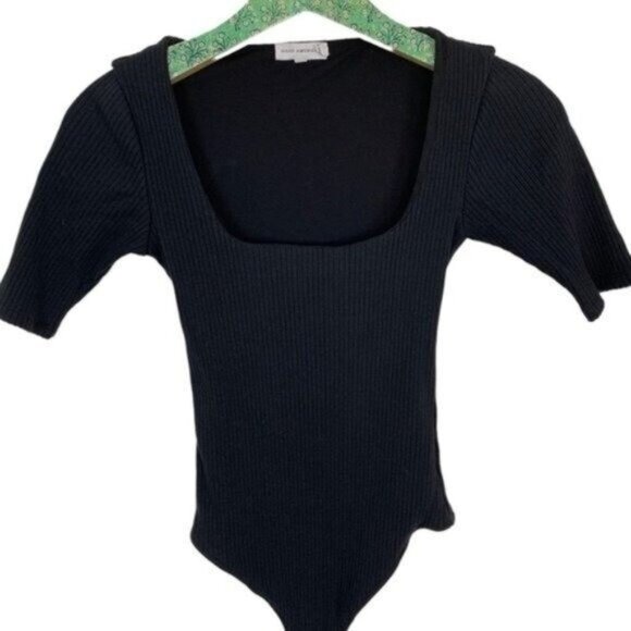 Good American Black Ribbed Square Neck Short Sleeve Stretch Bodysuit Size 1 - Picture 2 of 8
